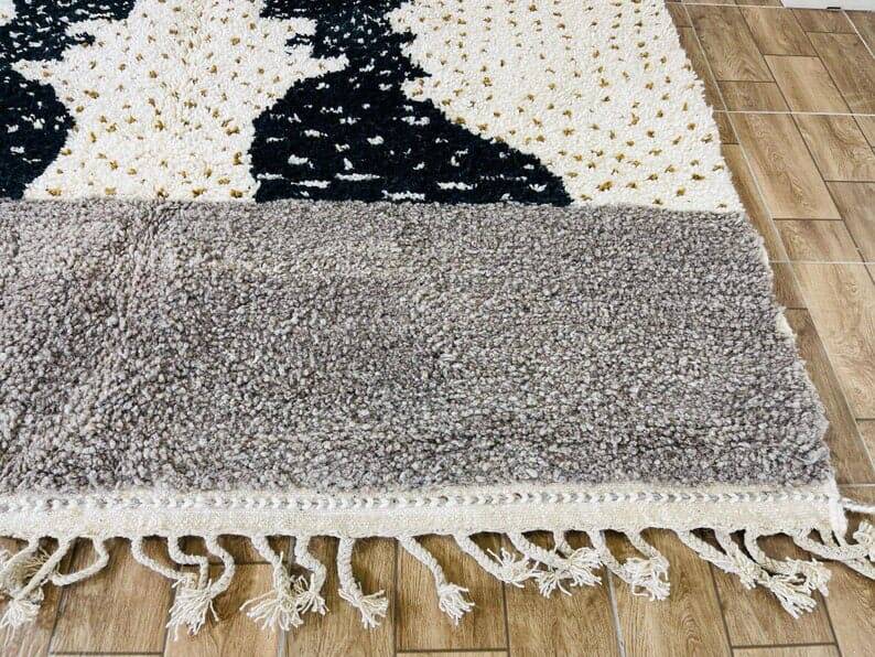 Beni Mrirt rug - handmade Moroccan rug size 150 x 250 cm.