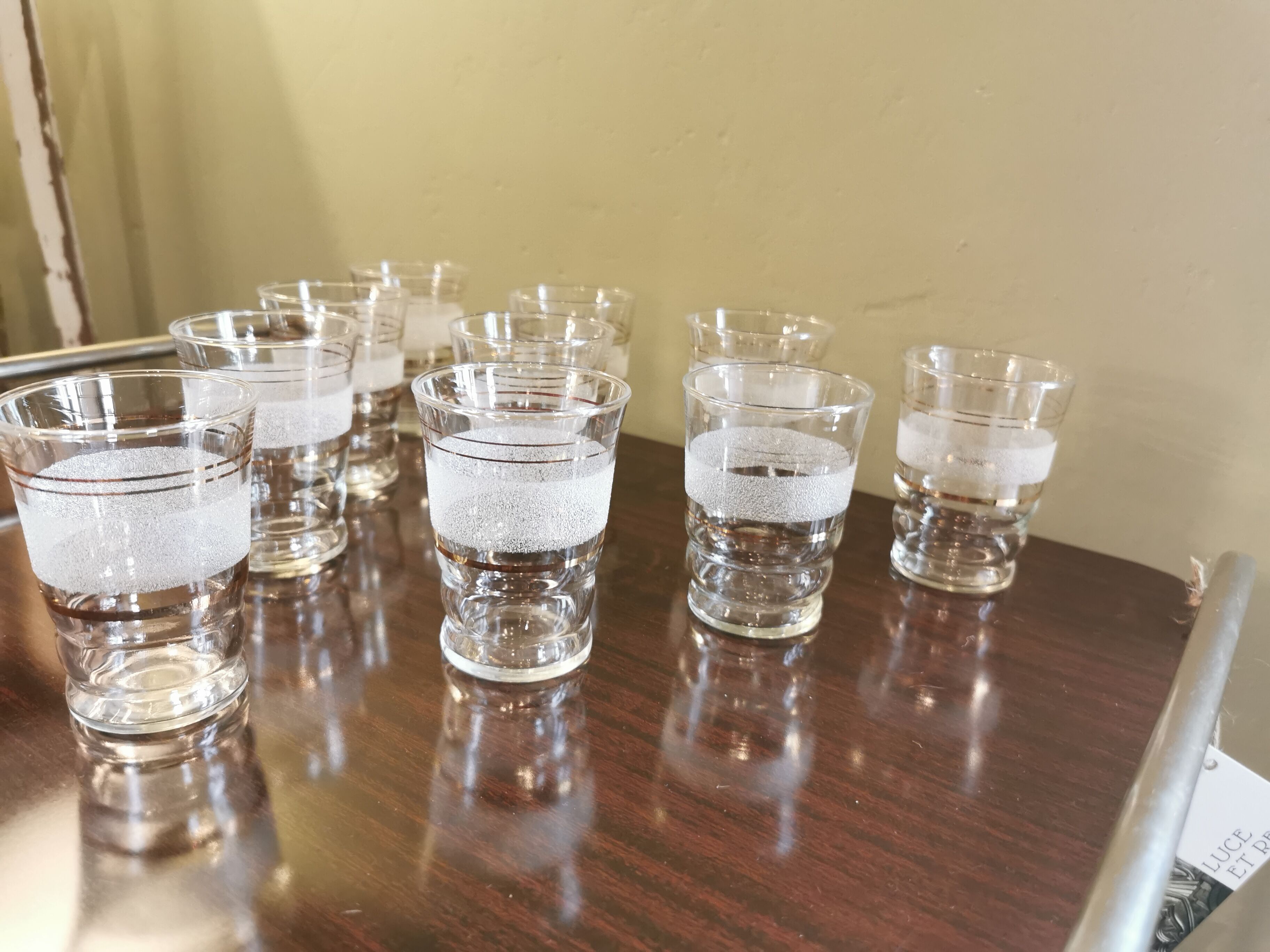 Set of 10 vintage granite and gilded glasses