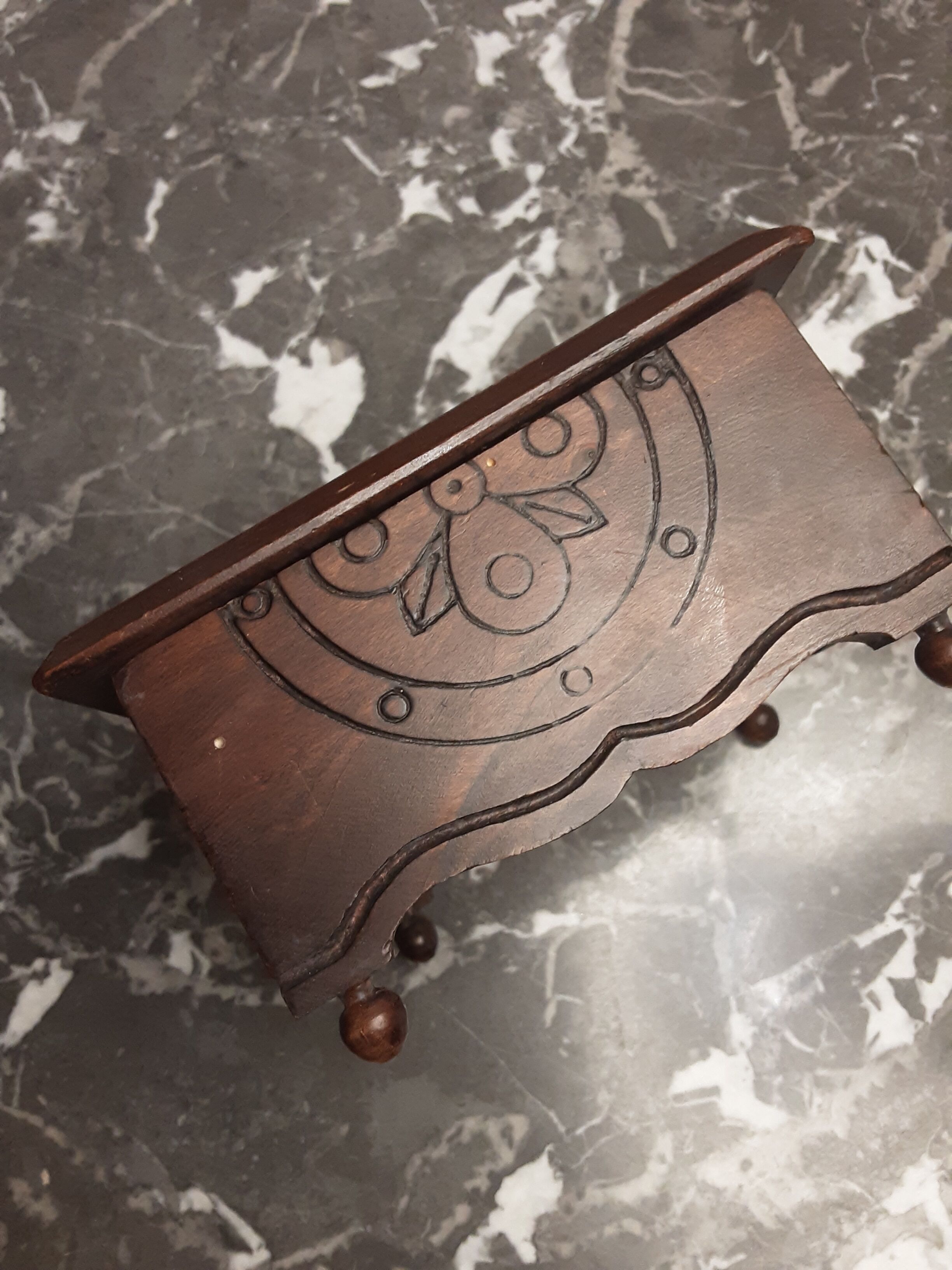 Breton box in chiseled wood - vintage