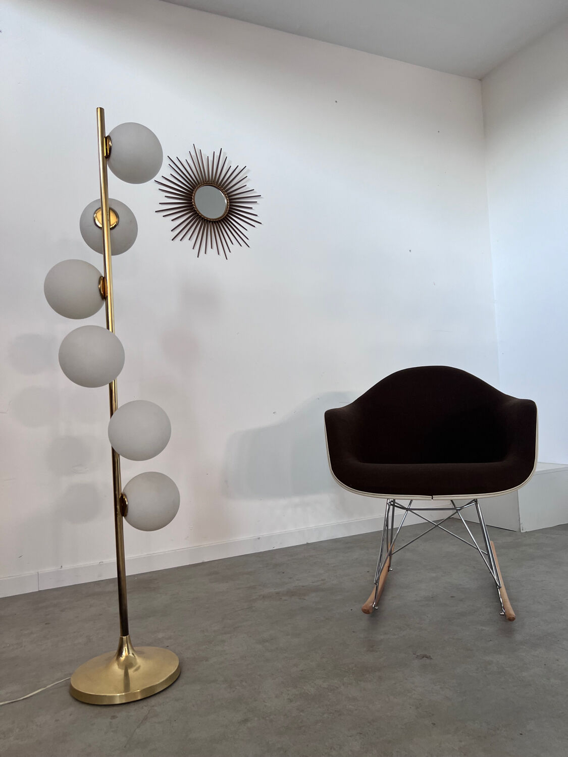 Old floor lamp in brass and opaline design from the 70s Max Bill lamp