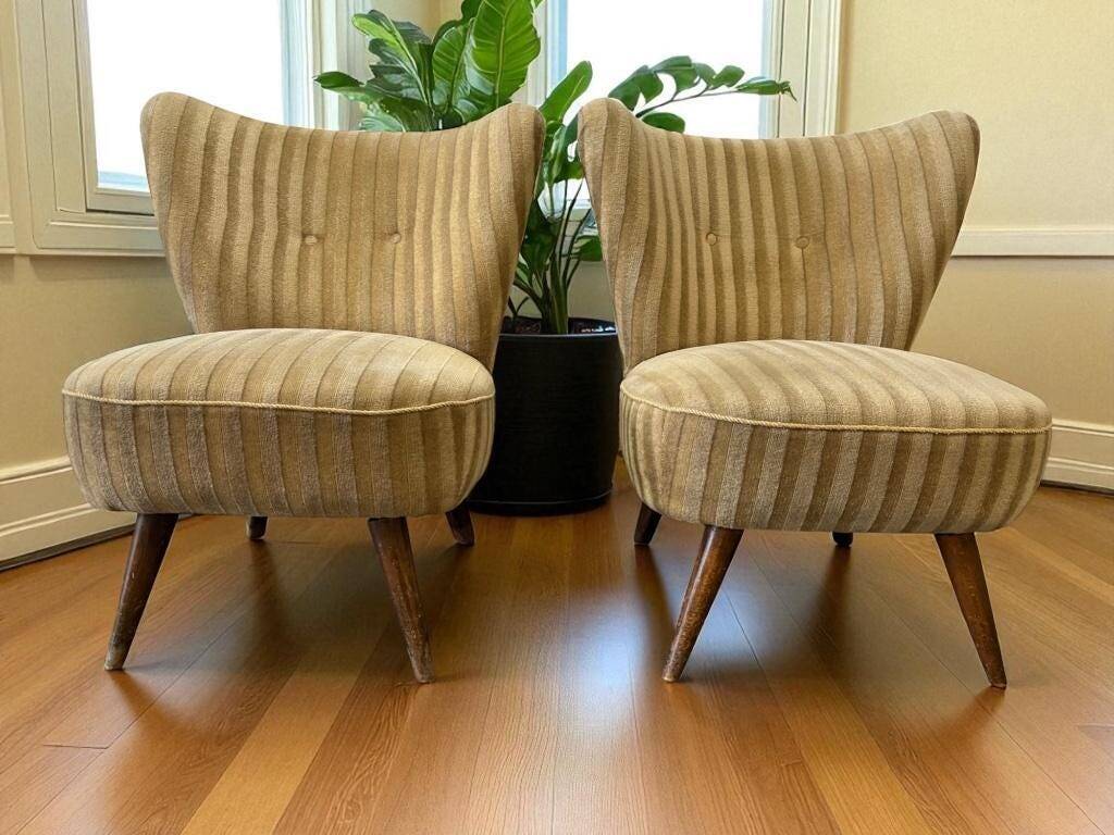 Set of 2 vintage cocktail chairs / single seats / armchairs