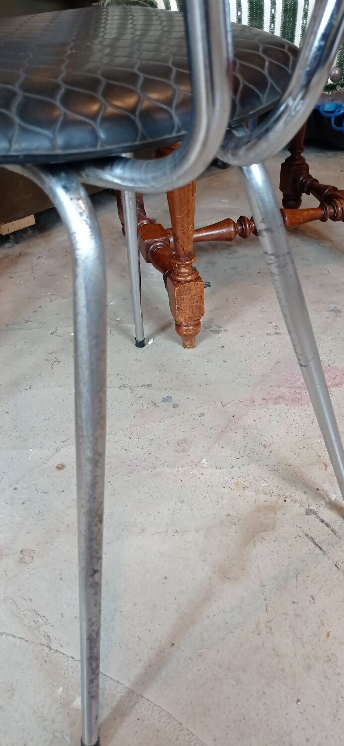 Leatherette chair 60