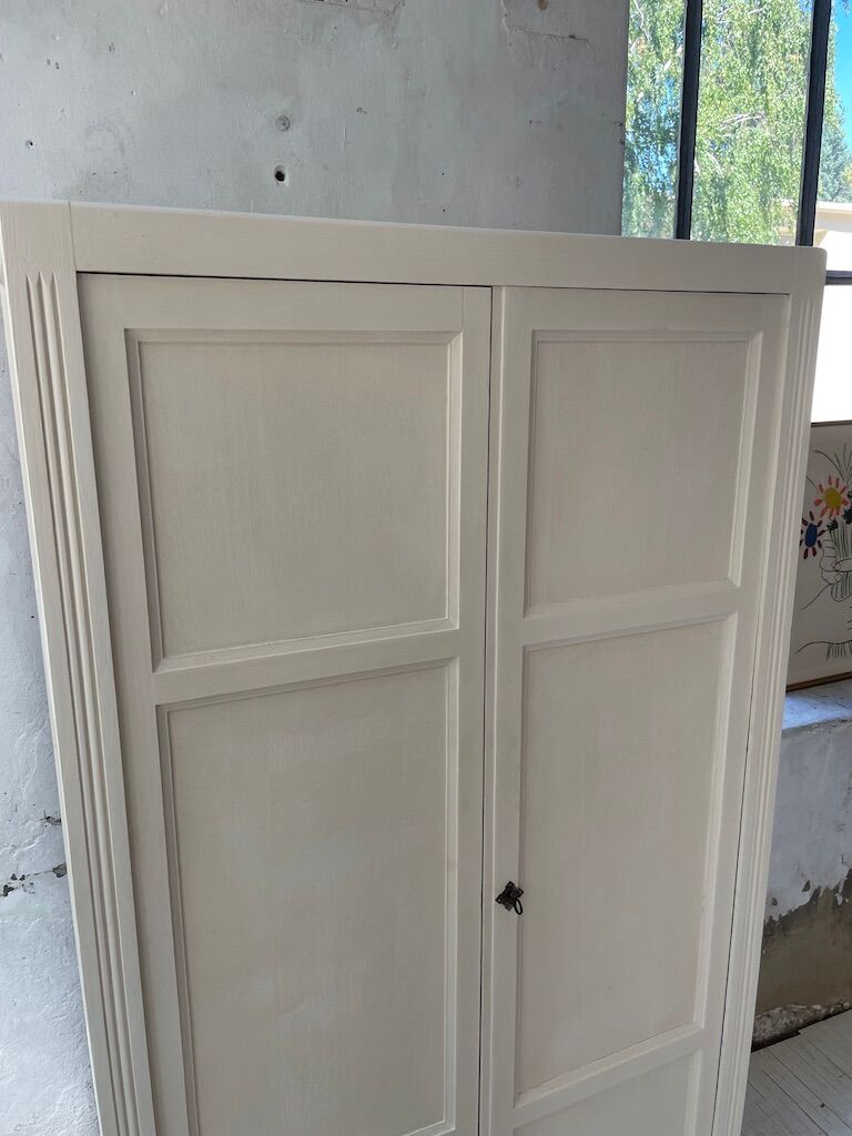 White and green cupboard