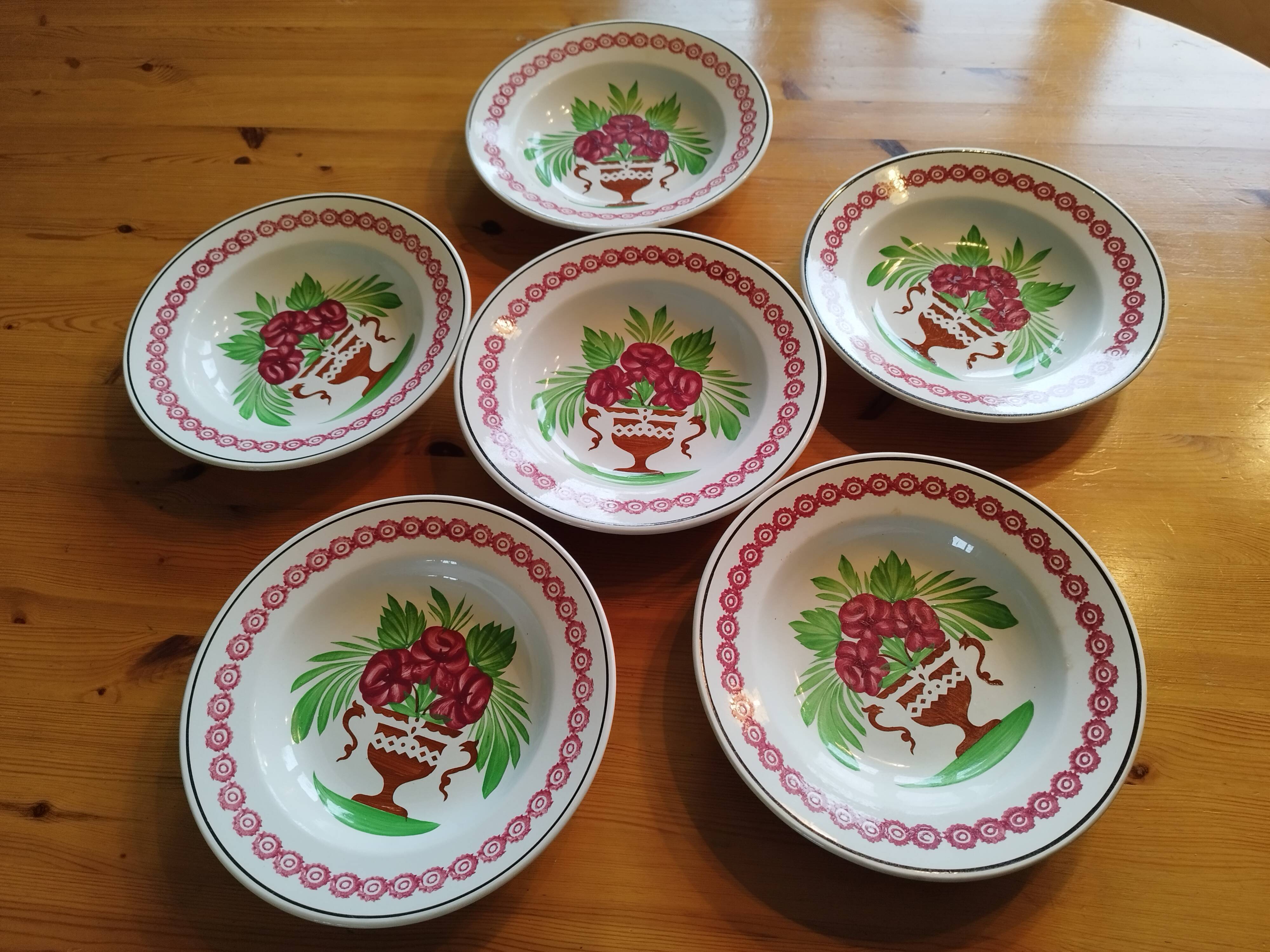 Set of 6 soup plates