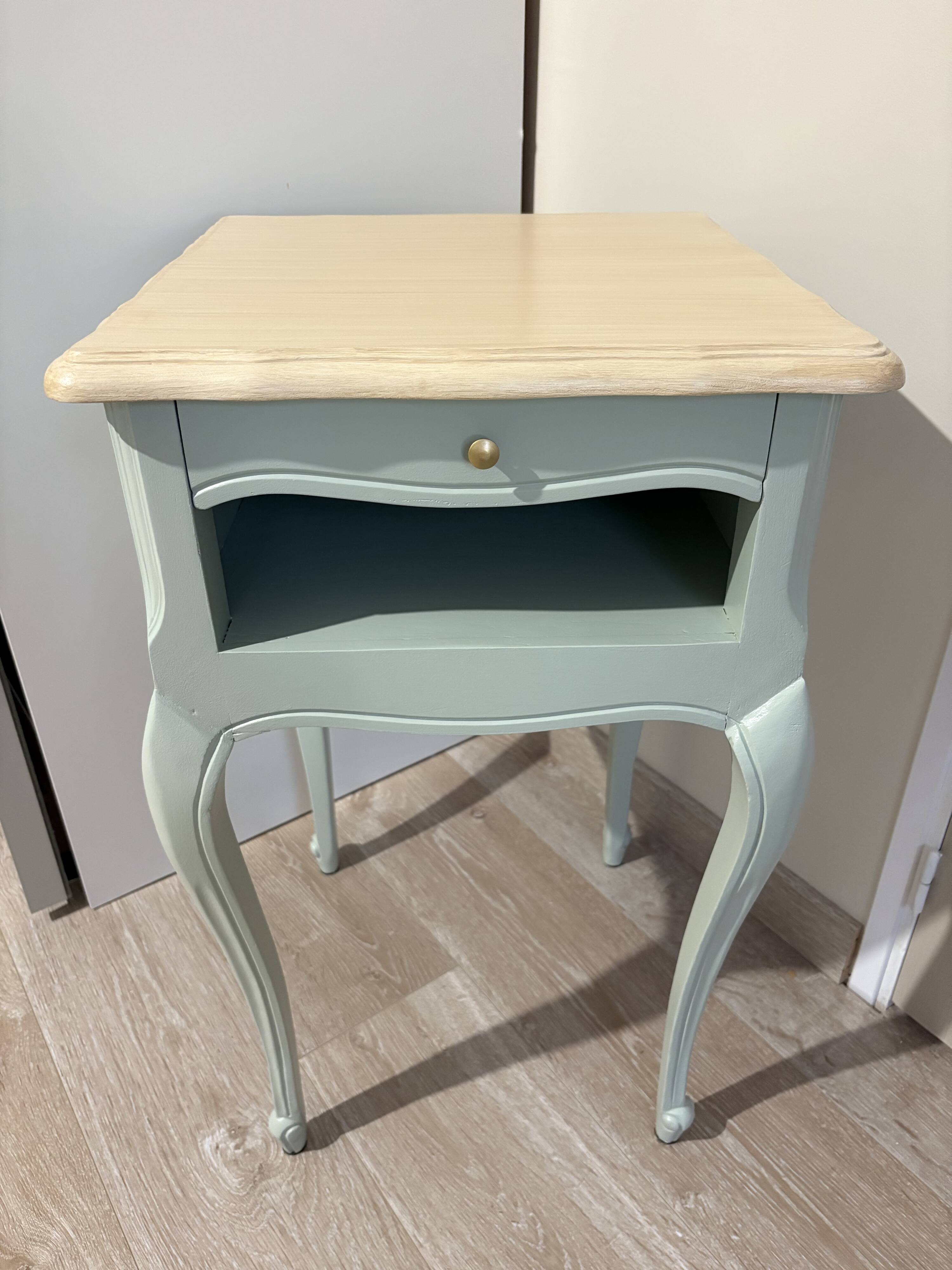 Refurbished bedside table in vintage/country chic style