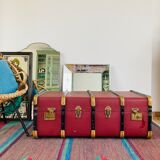 Coffre de voyage ancien en cuir bordeaux