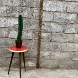 Tabouret formica triangular healing small red coffee table vintage tripod door plant