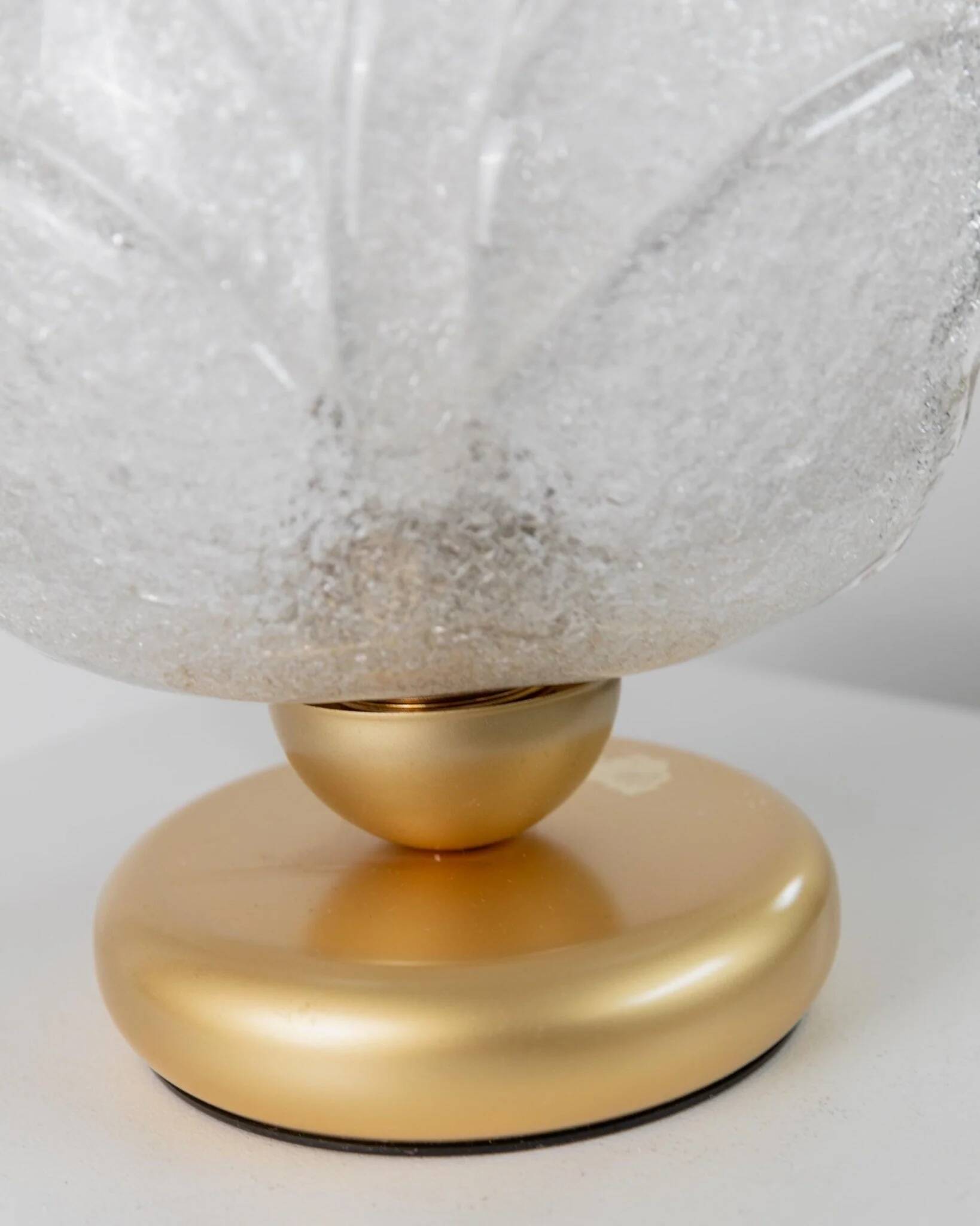 Vintage Murano glass table lamp – leaf-shaped glass with a gold metal base – Italy 1980s