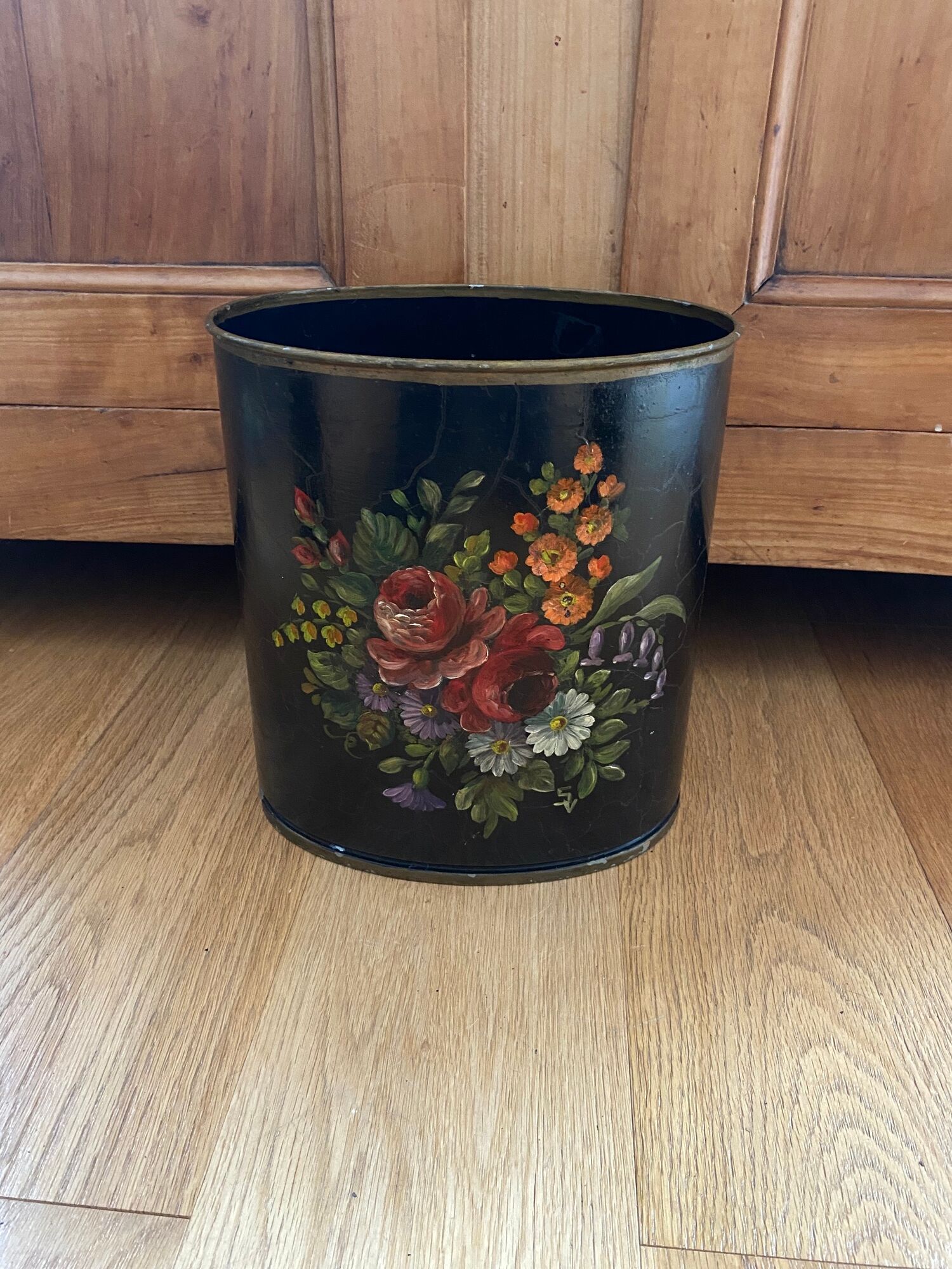 Basket in painted sheet metal Napoleon III signed black background and flowers
