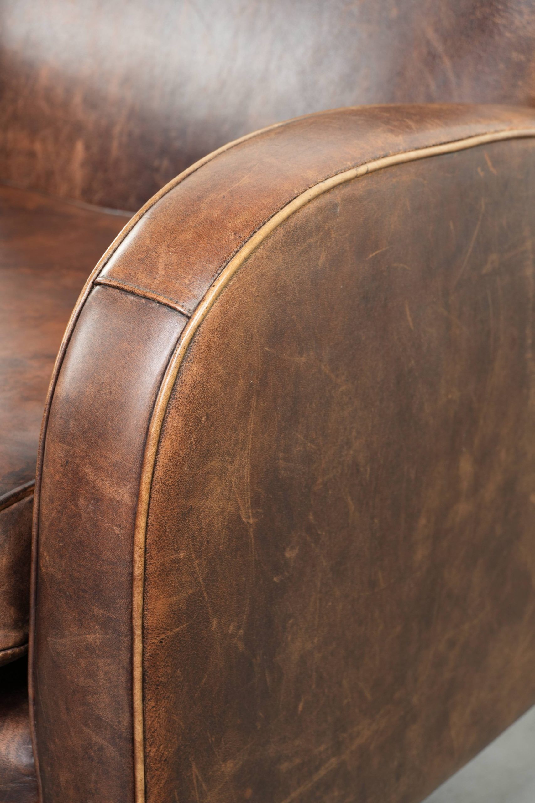 Sheepskin armchair with a timeless design and stunning warm colours
