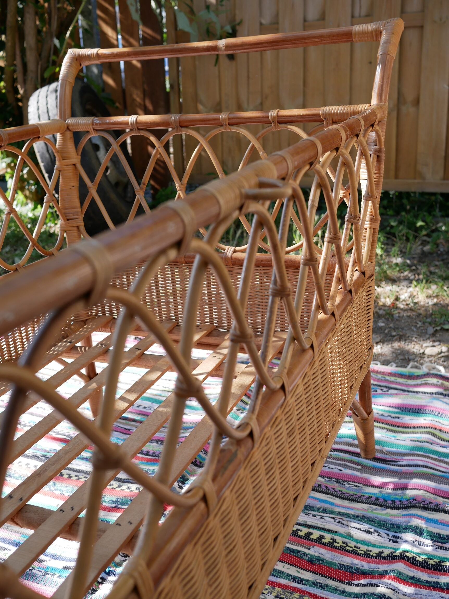 Rattan bed