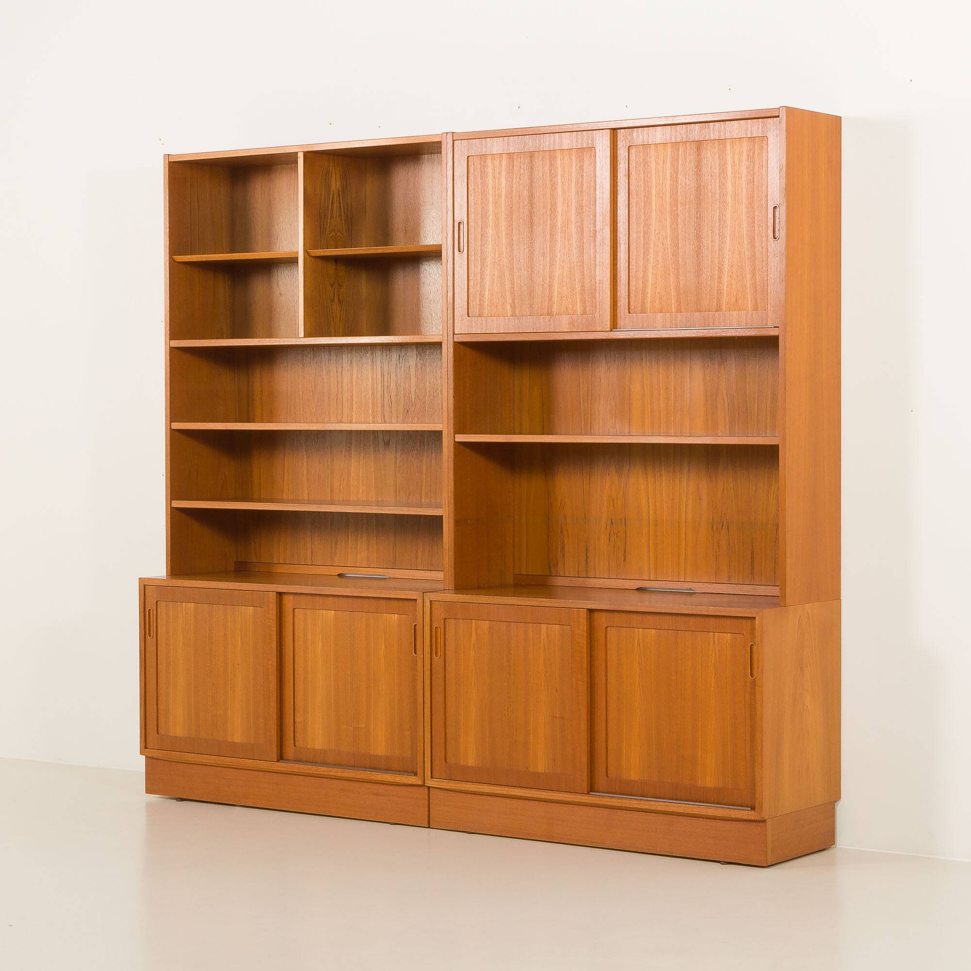 Danish mid century modular bookcase in teak by Poul Hundevad , Denmark