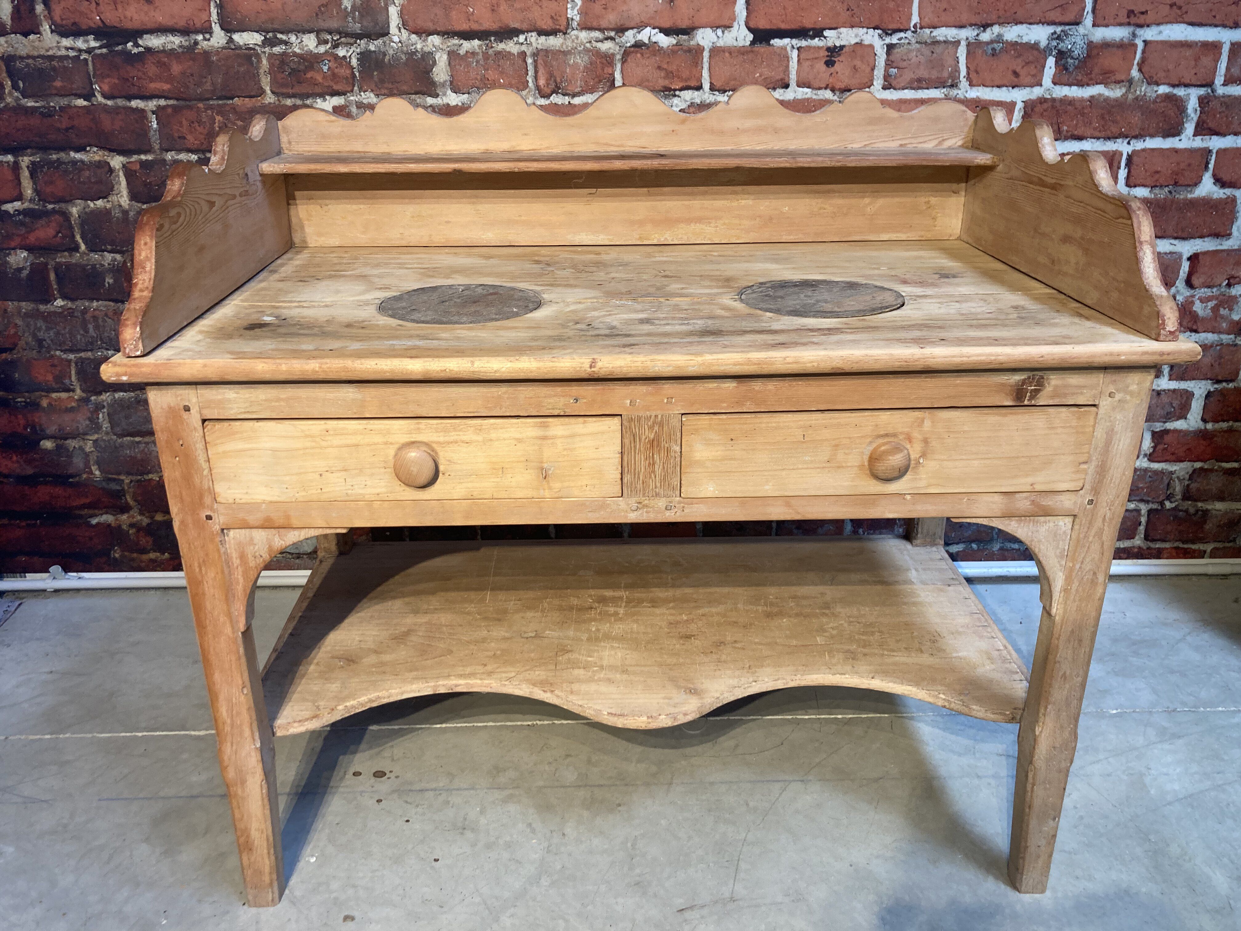 Meuble de toilette ancien en bois brut