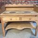 Meuble de toilette ancien en bois brut