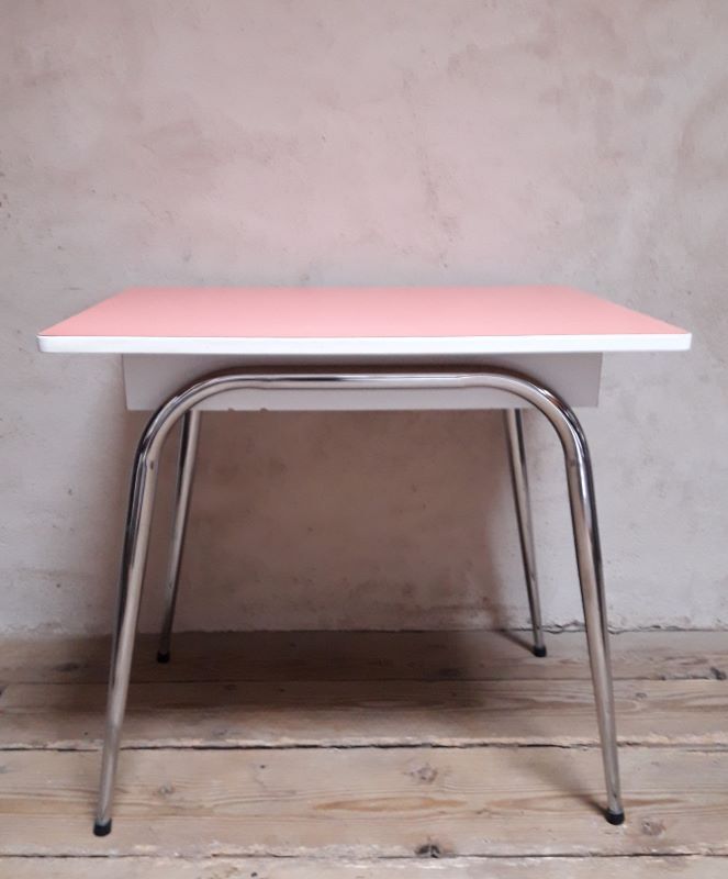 Table formica chrome