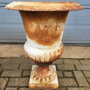 Pot, jardinière en fonte