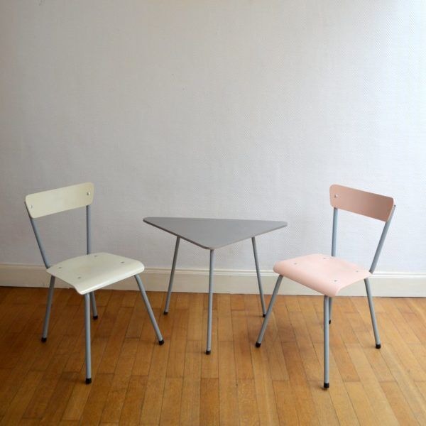 Tripod table and vintage chairs 1950