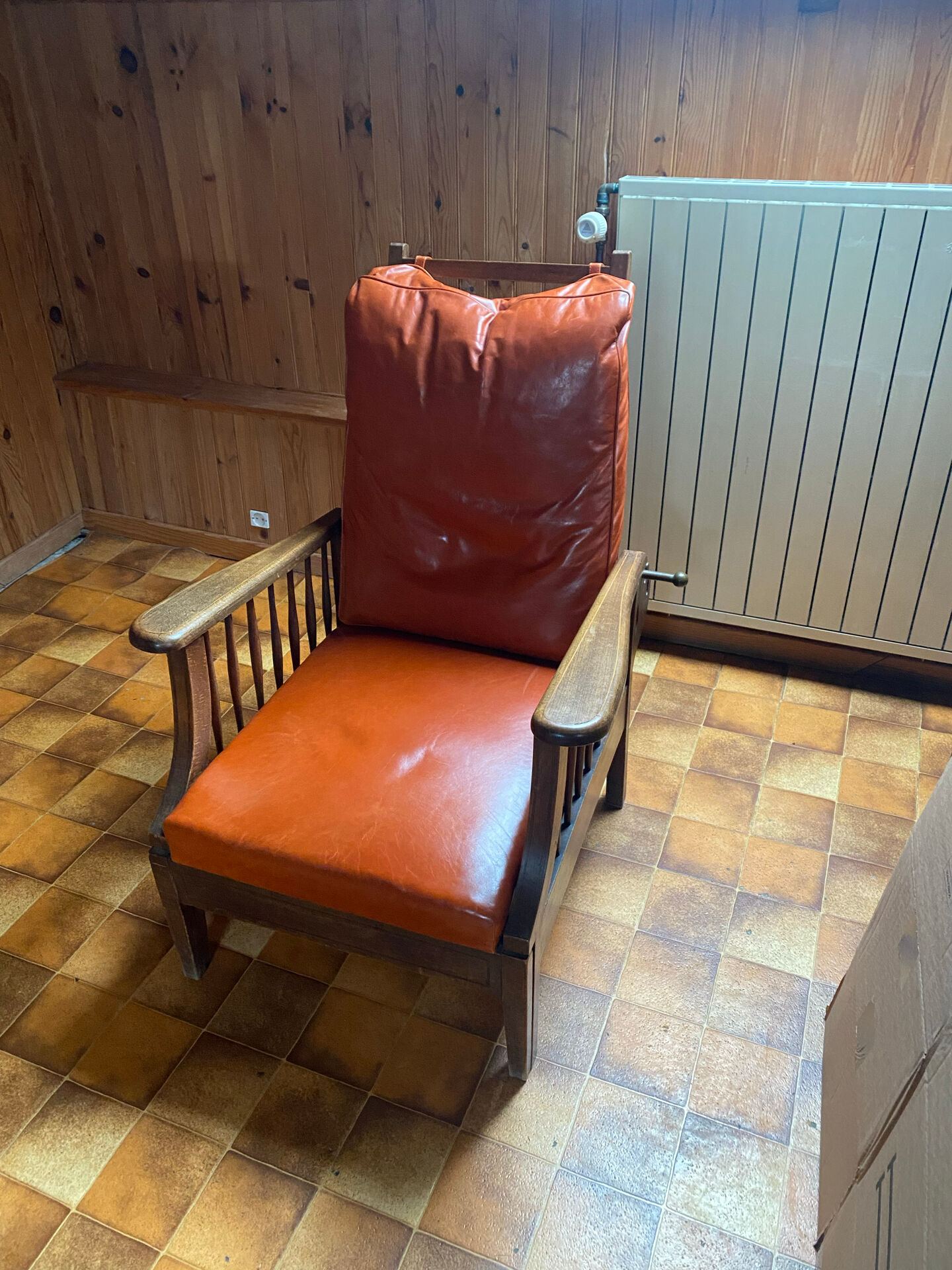 Reclining footrest chair
