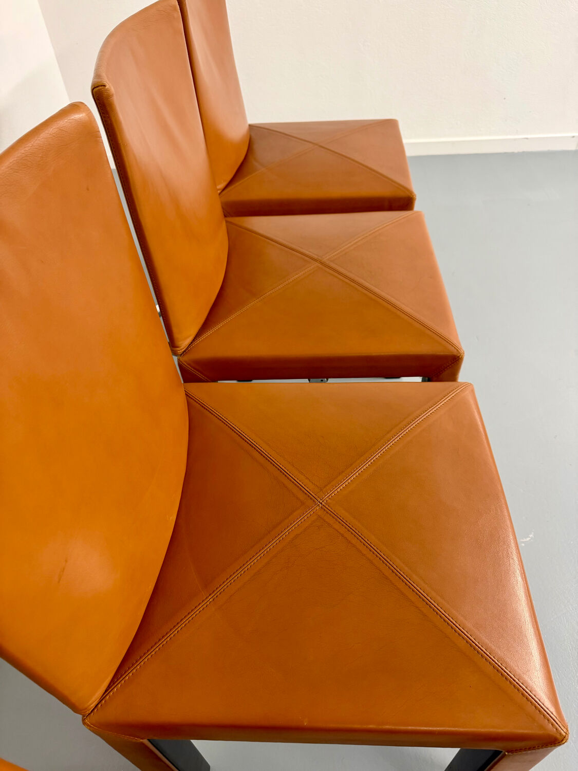 4 camel leather chairs, postmodern design by Paolo Piva for B&B Italia Arcadia.