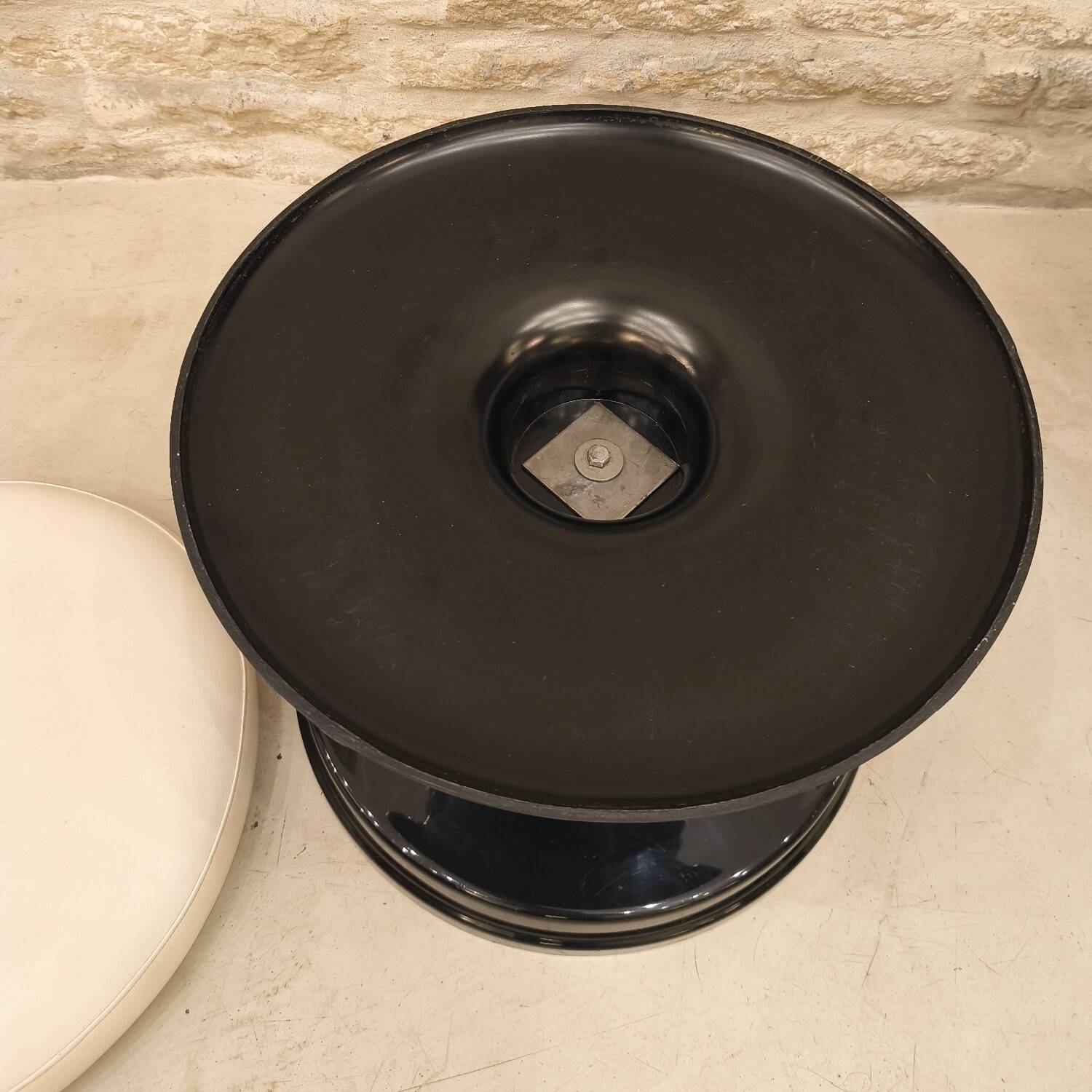 Large tulip stool/ottoman, 1970s design.