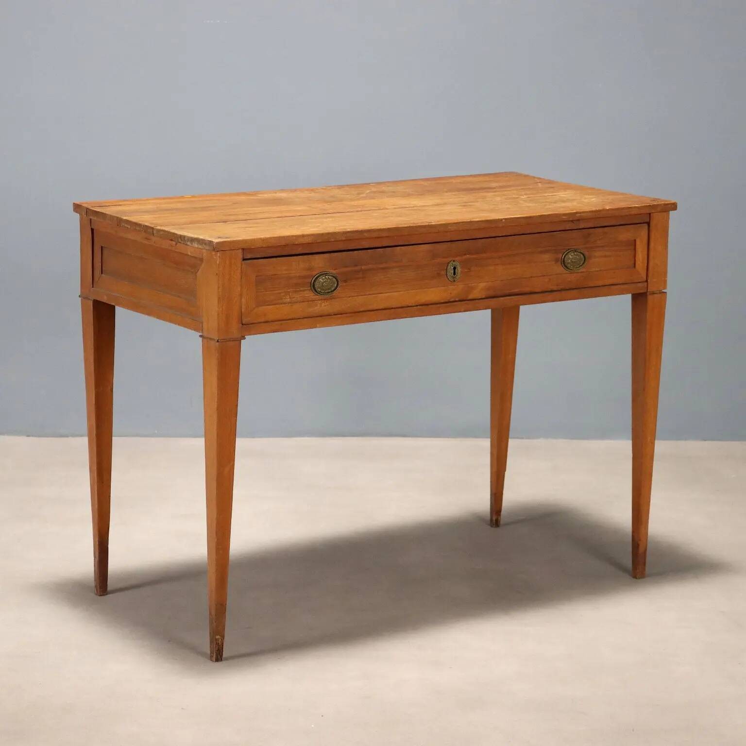 Antique Directoire writing desk in mahogany, Italy, 19th century.