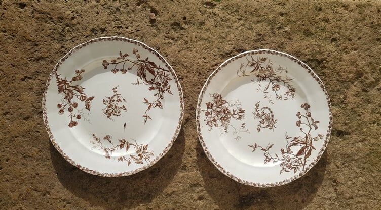 Set of 2 plates in Iron Earth HB & Cie model Moscow