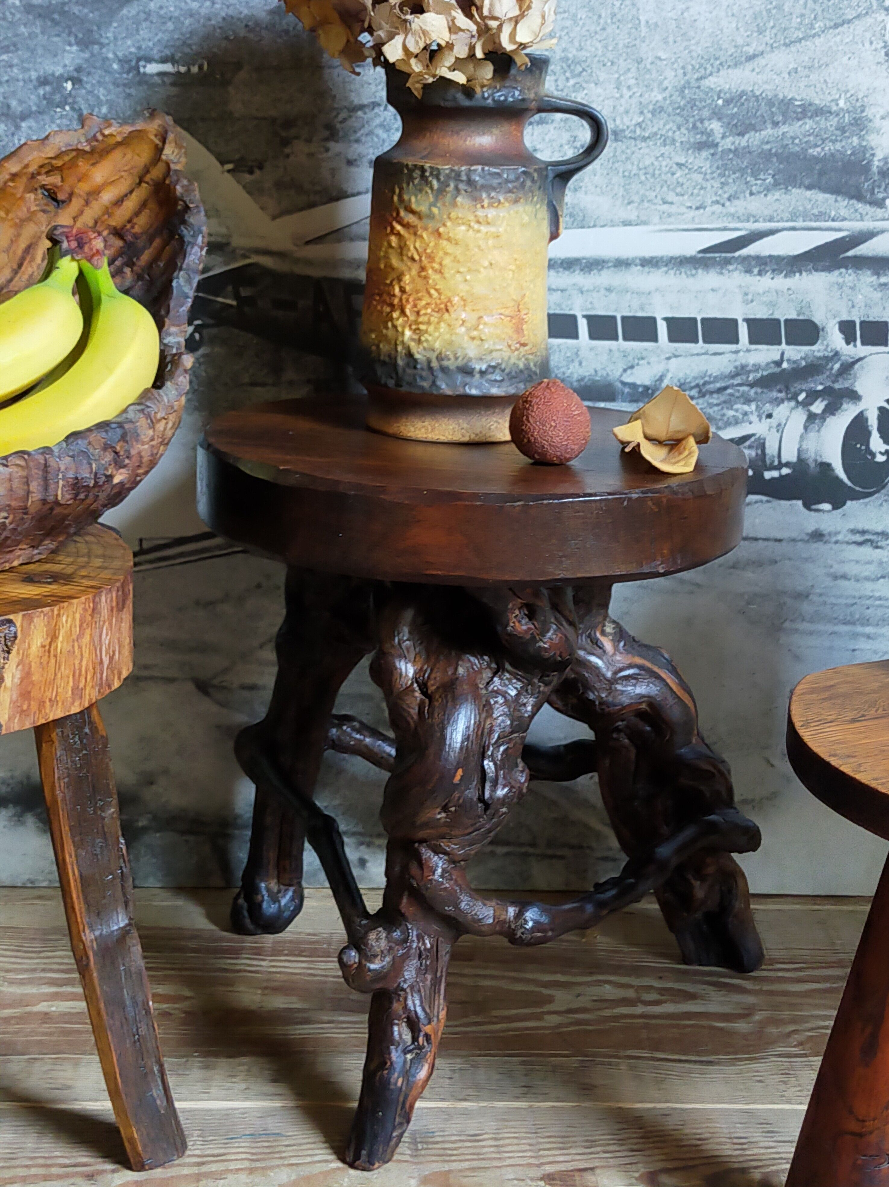 Tripod stool Art-popular vines, solid wood top