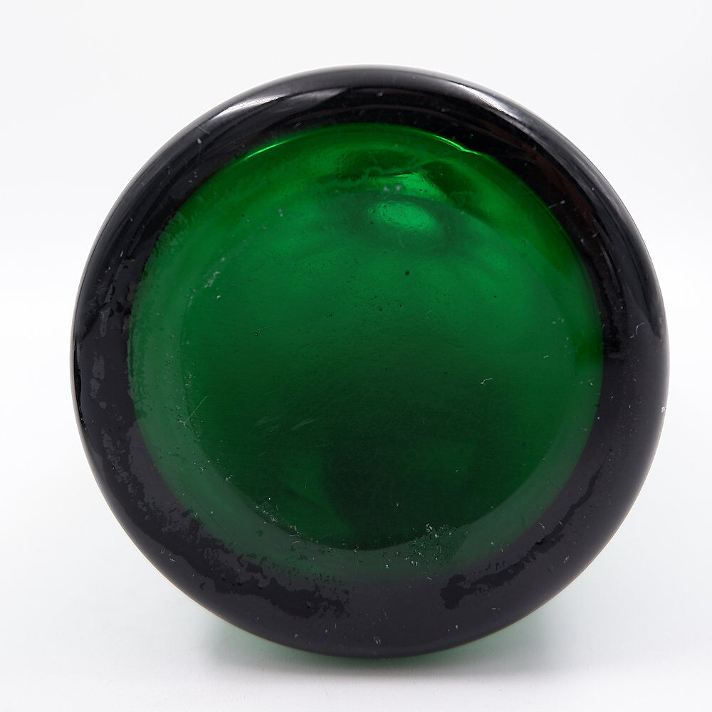 Green glass carafe from the 19th century - England, circa 1870.