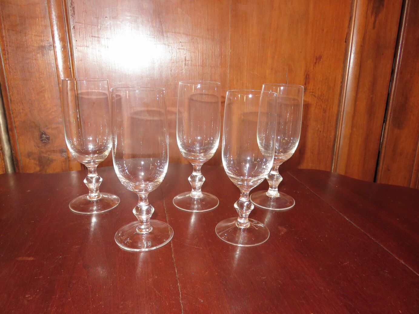 Suite de 5 flûtes à champagne