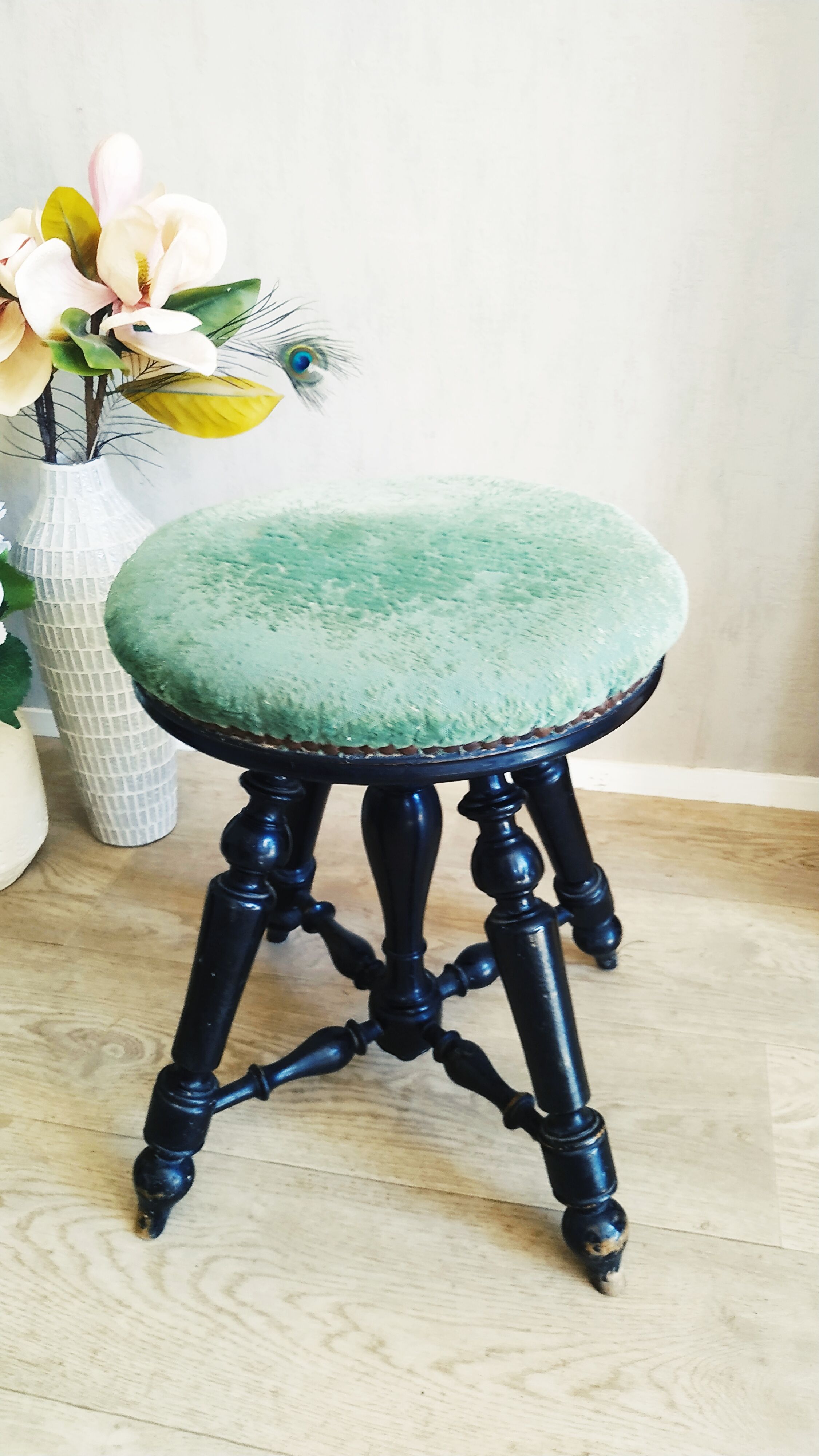 Napoleon III piano stool