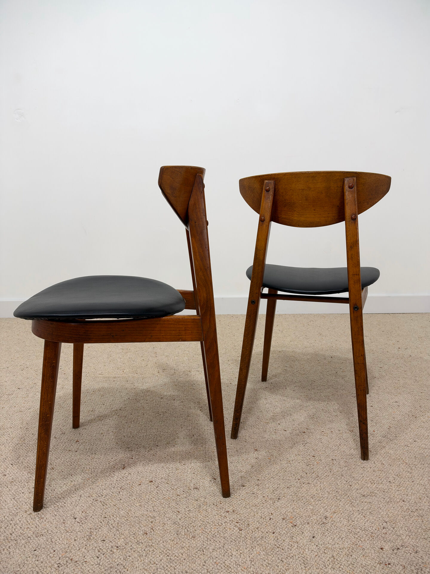 Pair of Fontania chairs attributed to Baumann – 1960s