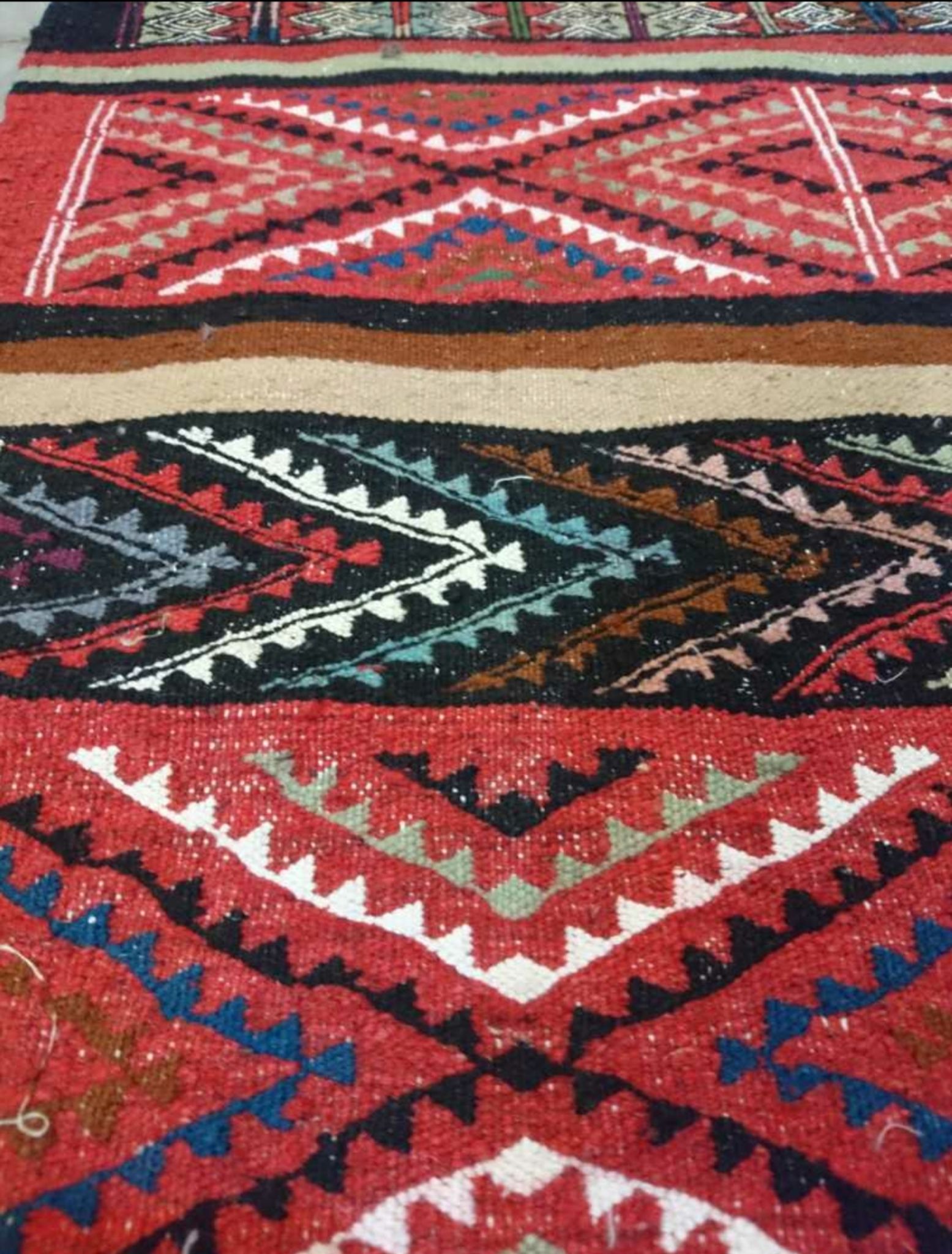 Tapis kilim berbère rouge multicolore en laine 100x200cm