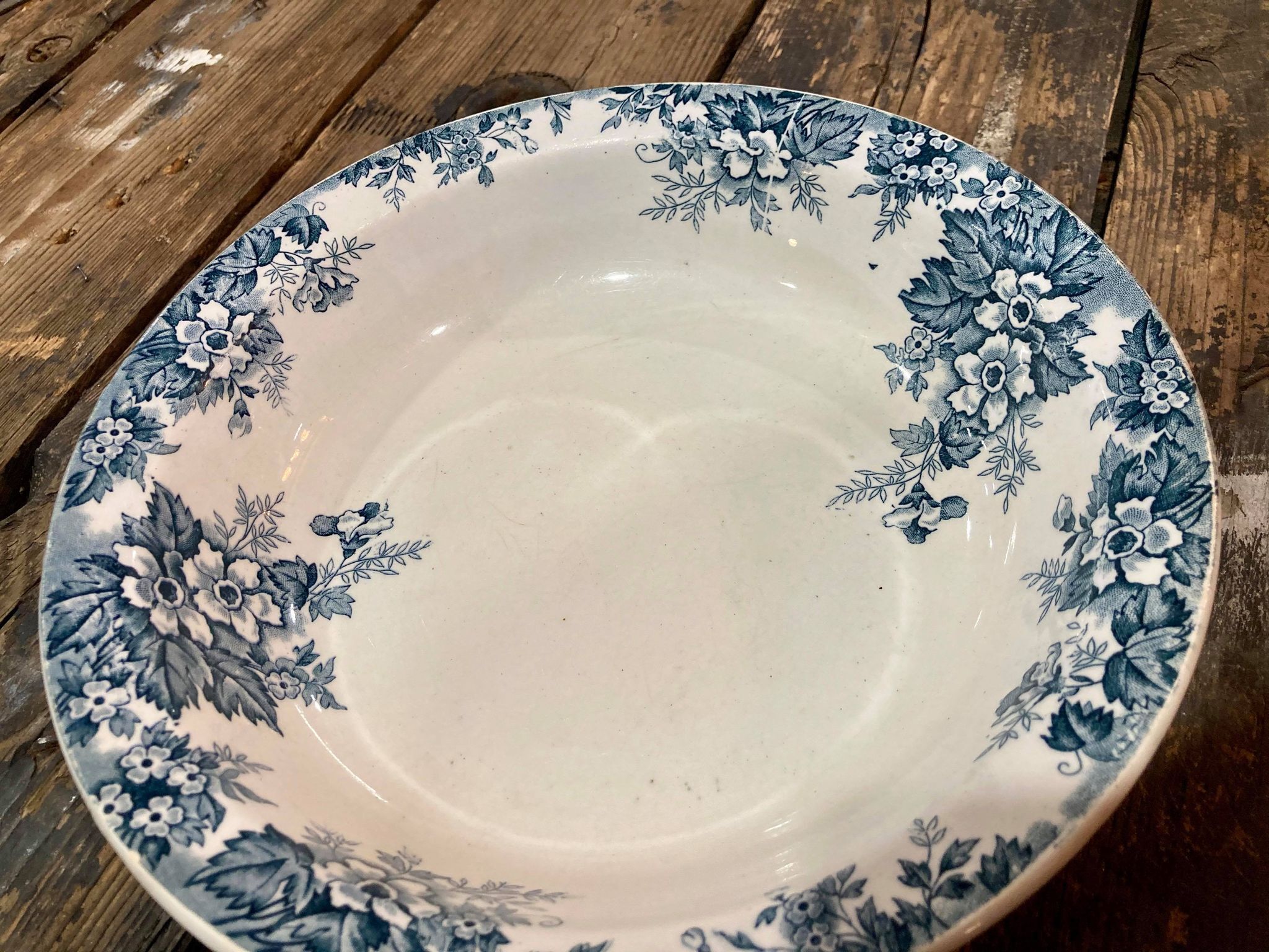 Saint-Amand Hollow Service Plate - Hamage