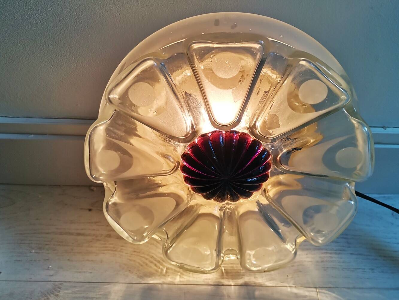 Plafonnier en forme de fleur en verre dépoli