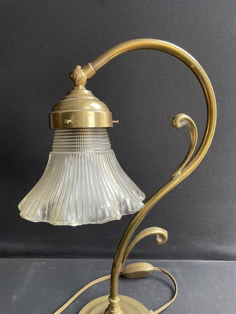 Lampe de table – Laiton doré et verre moulé