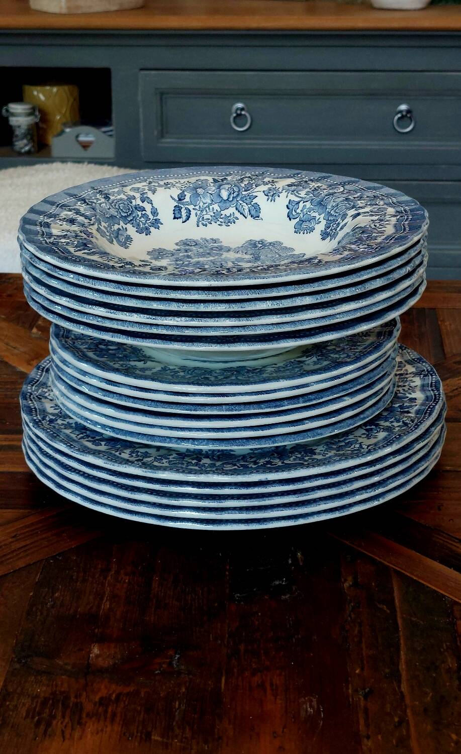 Tonquin Plate Set by Myott – 17 Piece Vintage Earthenware
