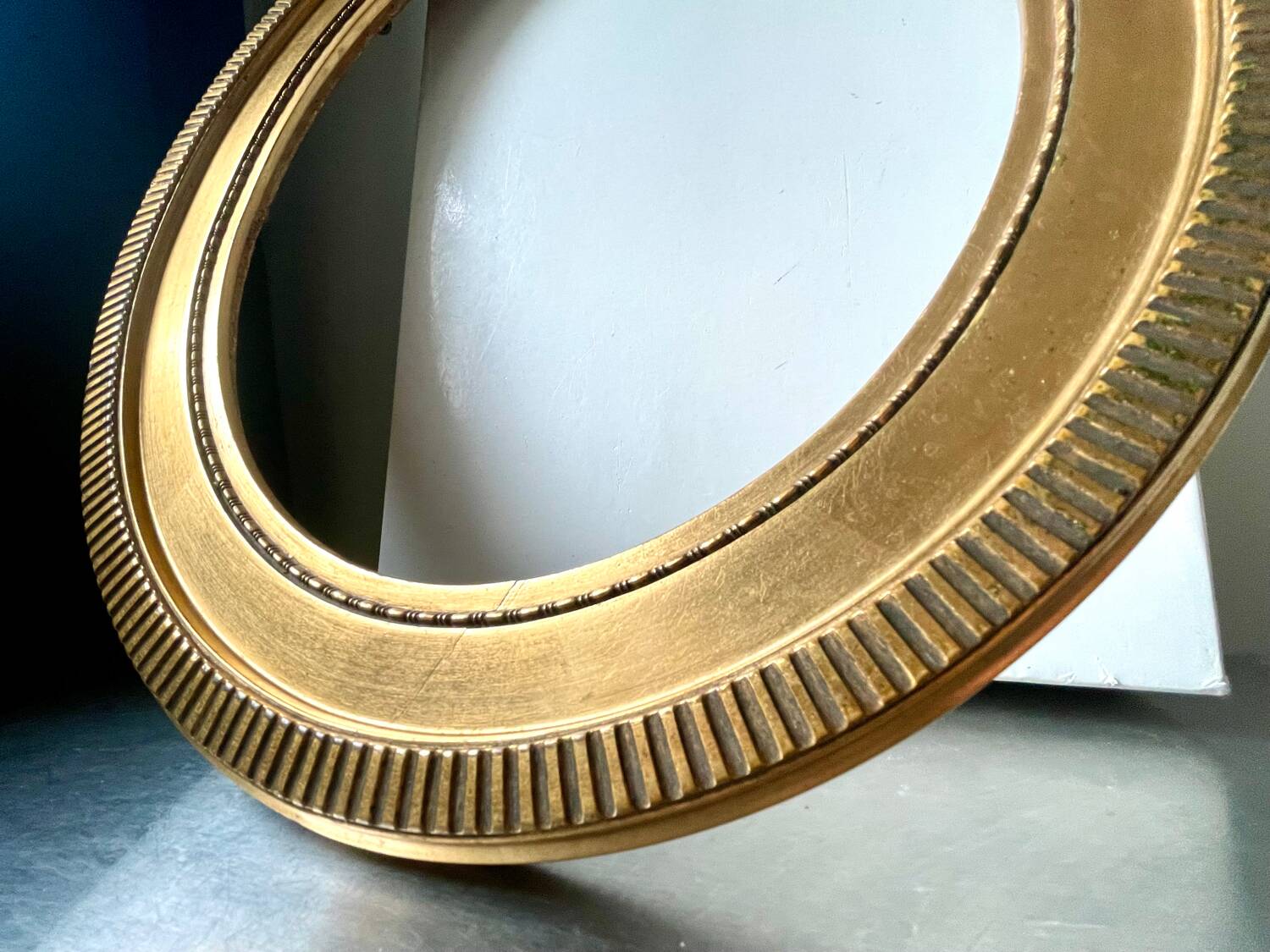 Large antique oval frame gilded wood 46  cm x 40 cm