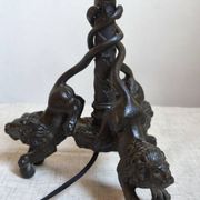Vintage table lamp in patinated bronze with lion decor, 1950s.