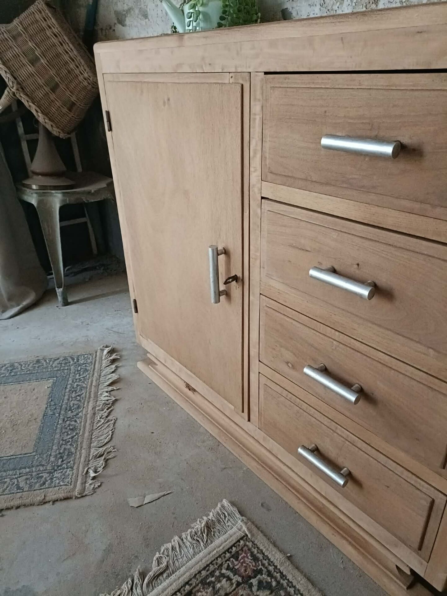Chest of drawers
