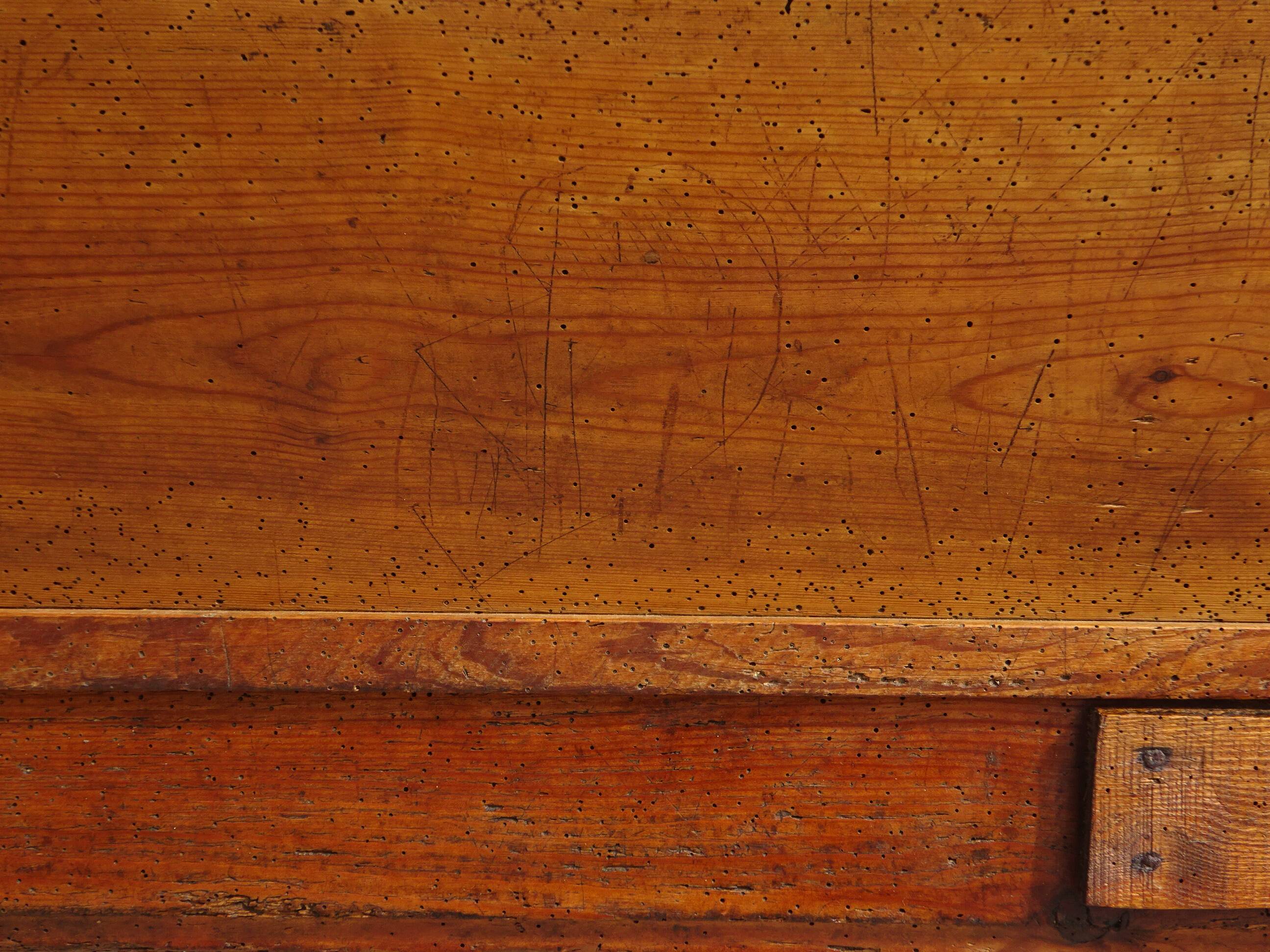 Rustic kneading trough in solid oak, removable lid and base.