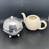 Ceramic and metal teapot with felt insulation
