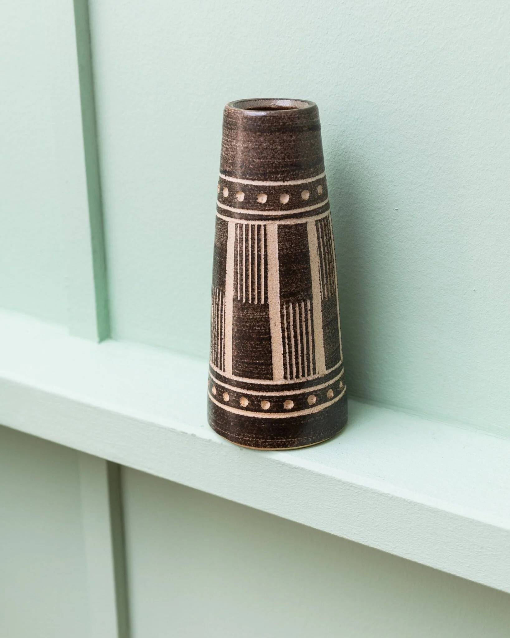 Vintage VEB Coswig GDR Ceramic Vase Marron with Beige Ritzdekor, 1970s