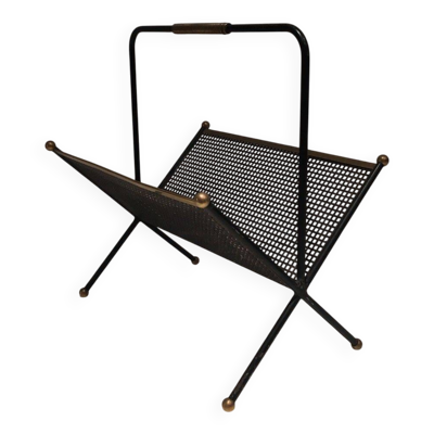 Porte-revues design en métal laqué noir, tôle perforée et laiton