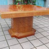 Art Deco table in moiré mahogany from the 1930s.