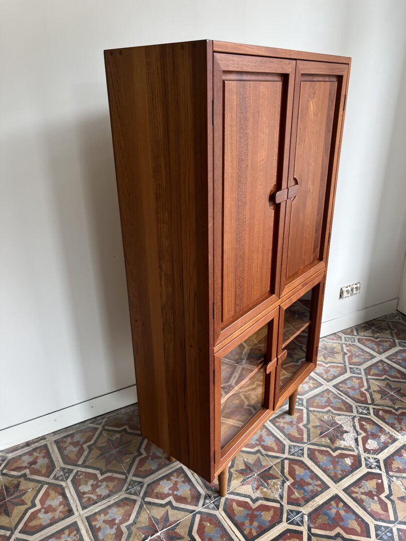 Dyrlund display cabinet