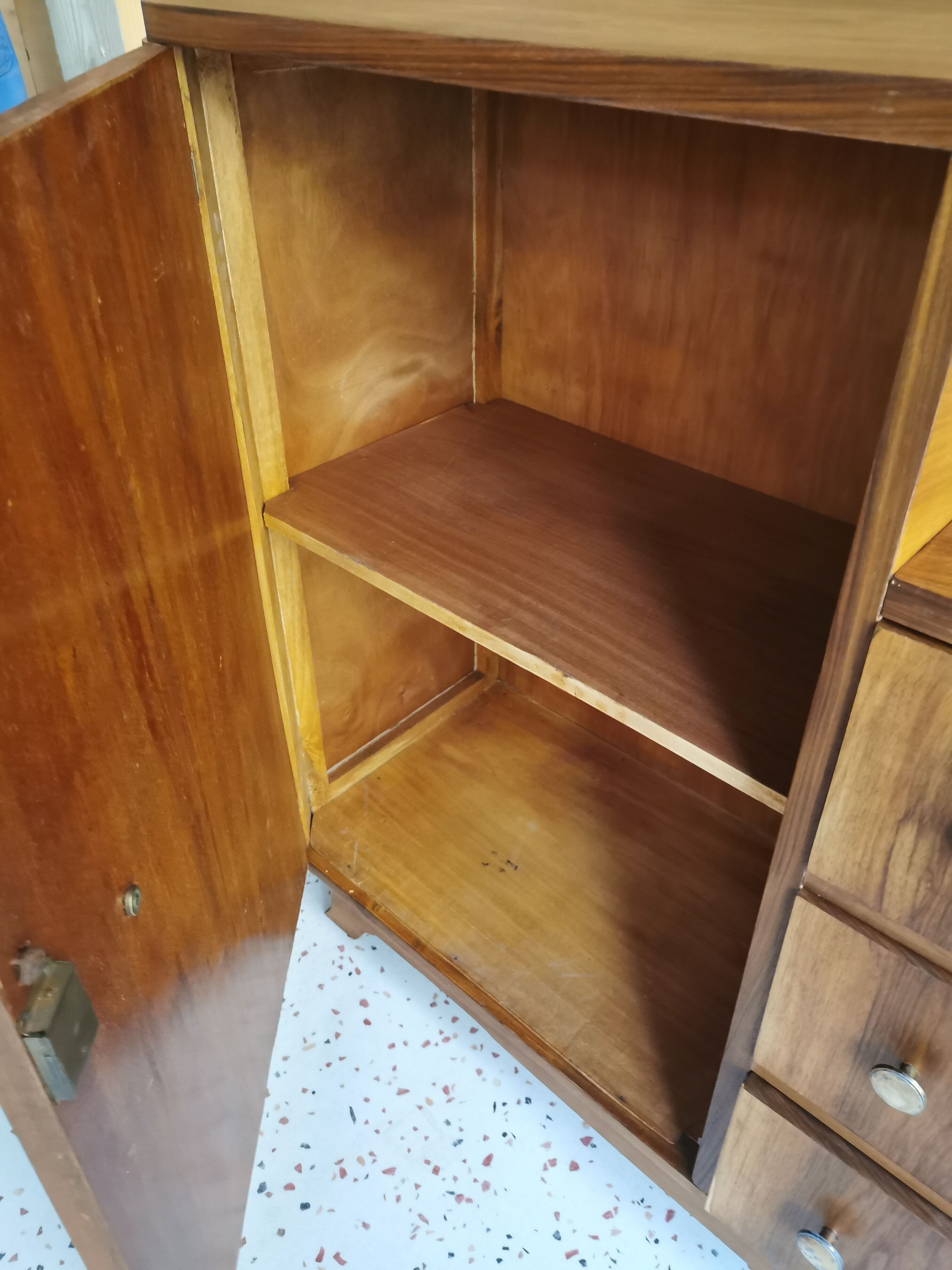 Asymetical chest of drawers