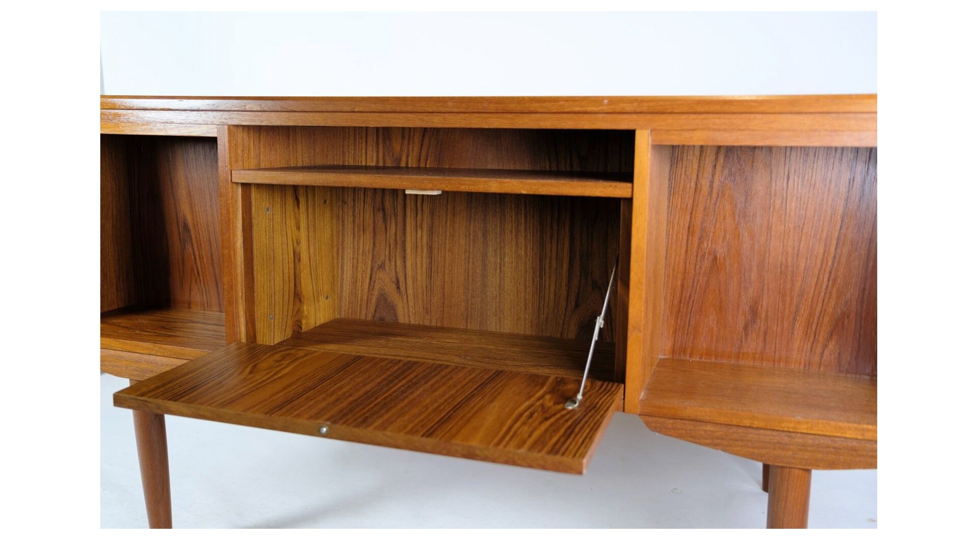 Danish design desk of high quality in teak made of ap furniture svenstrup