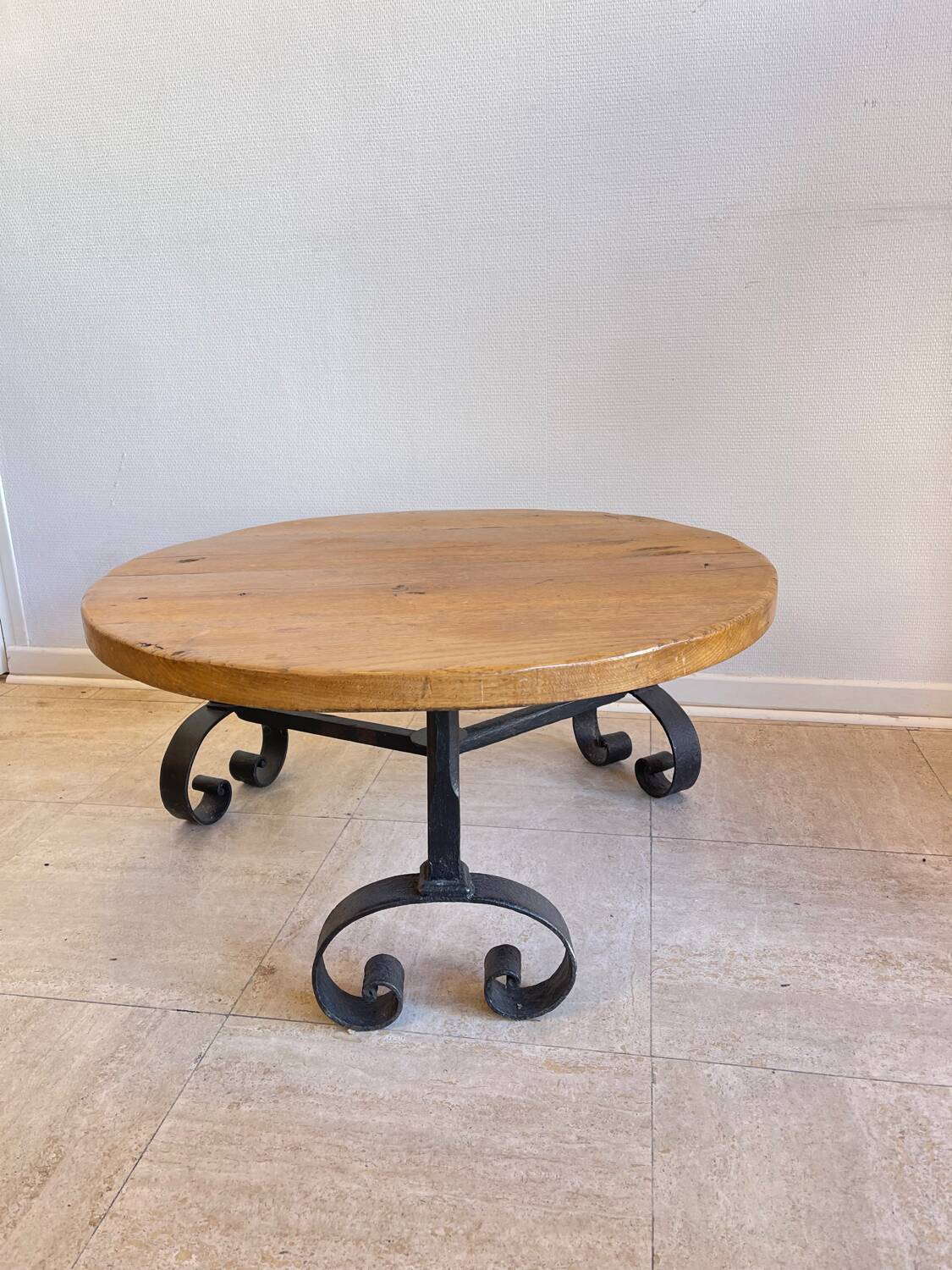Round coffee table in wood and wrought iron – Rustic 1970s style