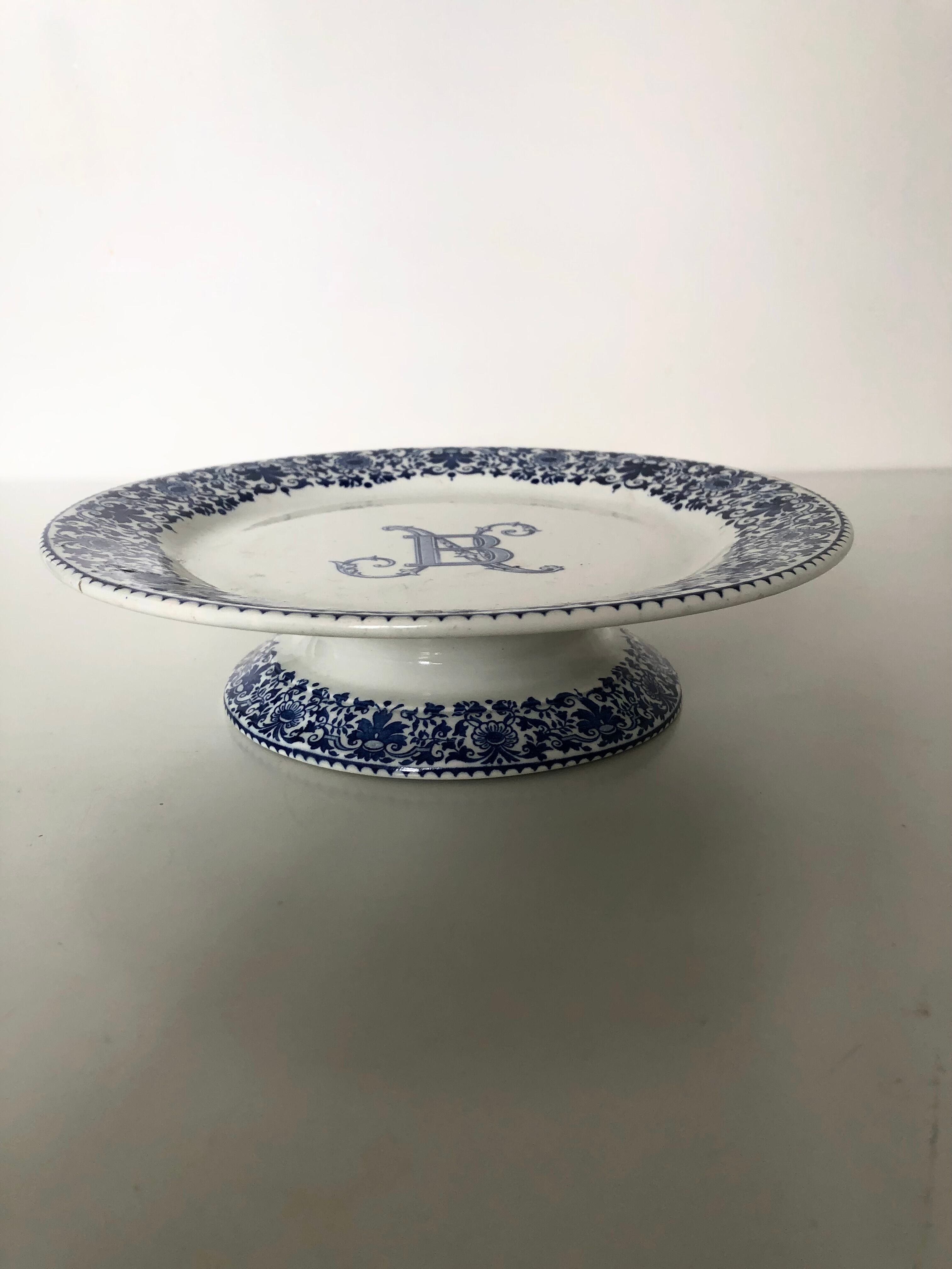 Dessert dish in gien