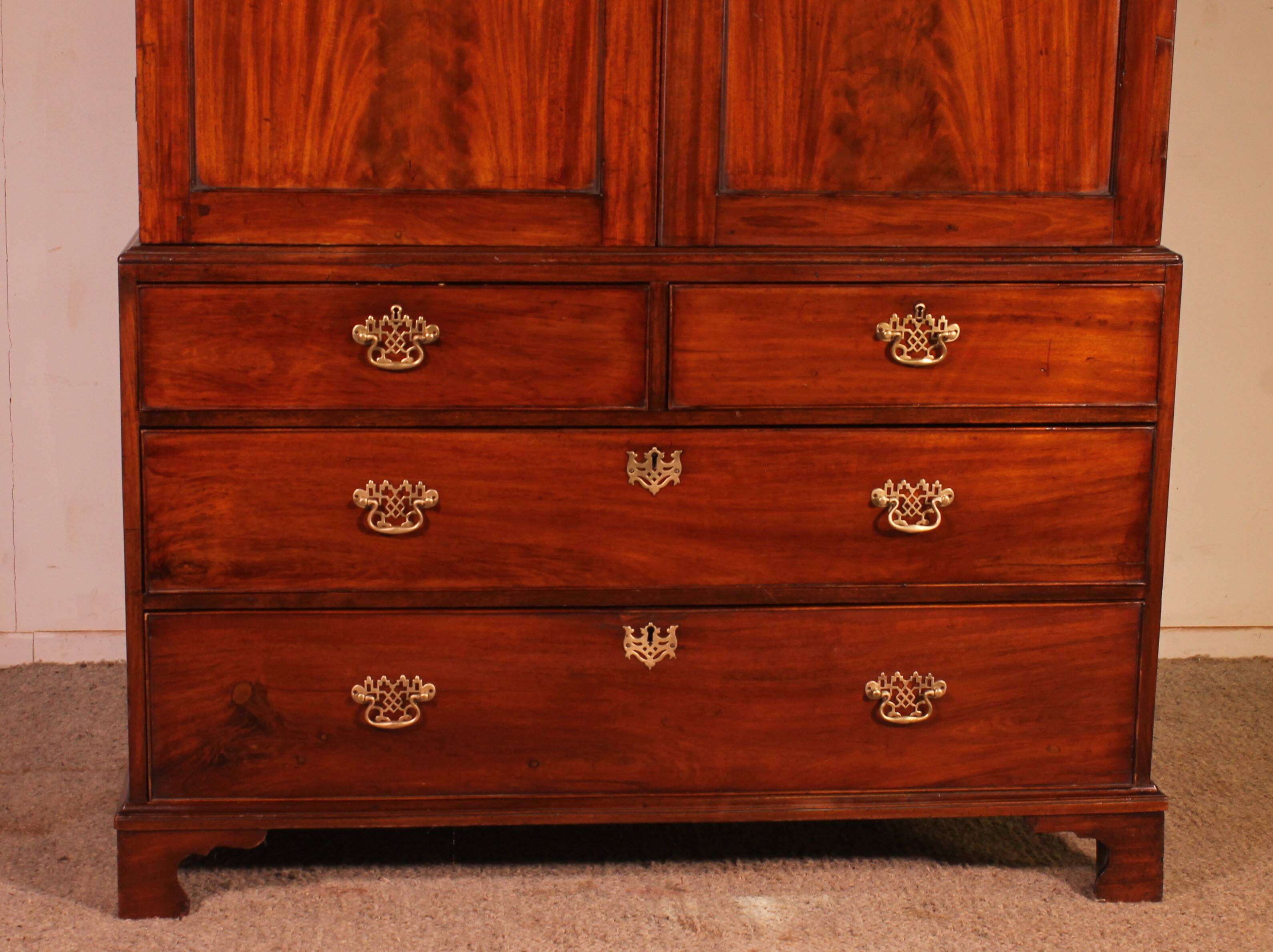 linen press en acajou du 18° siècle
